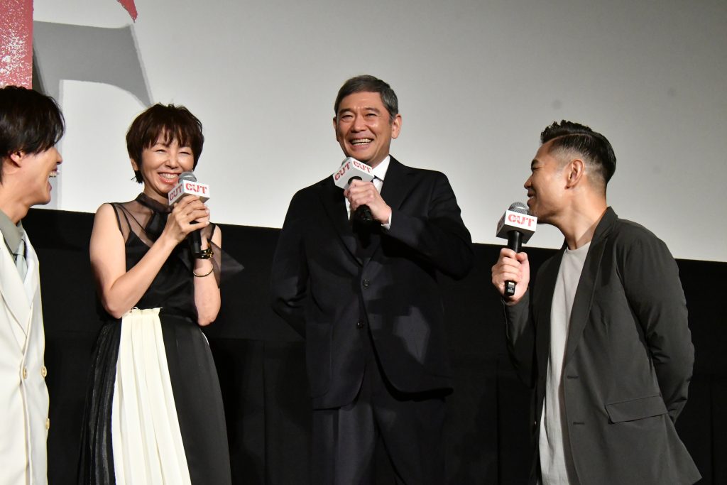 <アウト>な撮影秘話暴露の連続に場内は笑いの渦!?初日舞台挨拶レポート | NEWS | 映画『OUT』公式サイト